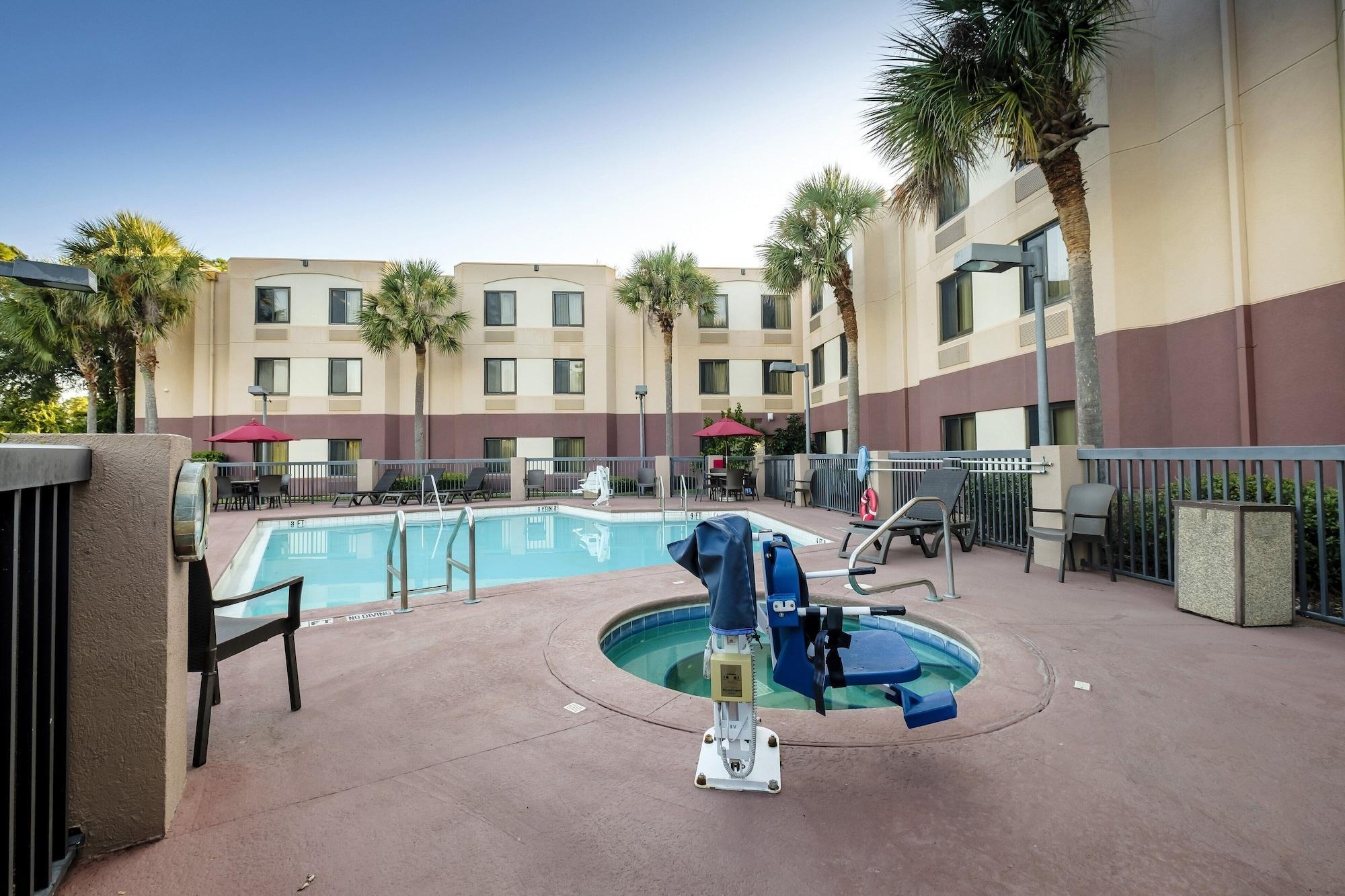 Red Roof Inn Plus+ פאלם קוסט מראה חיצוני תמונה